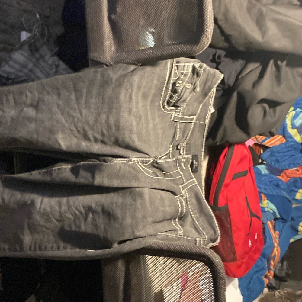 Selling true religion pants because didnt fit how i wanted